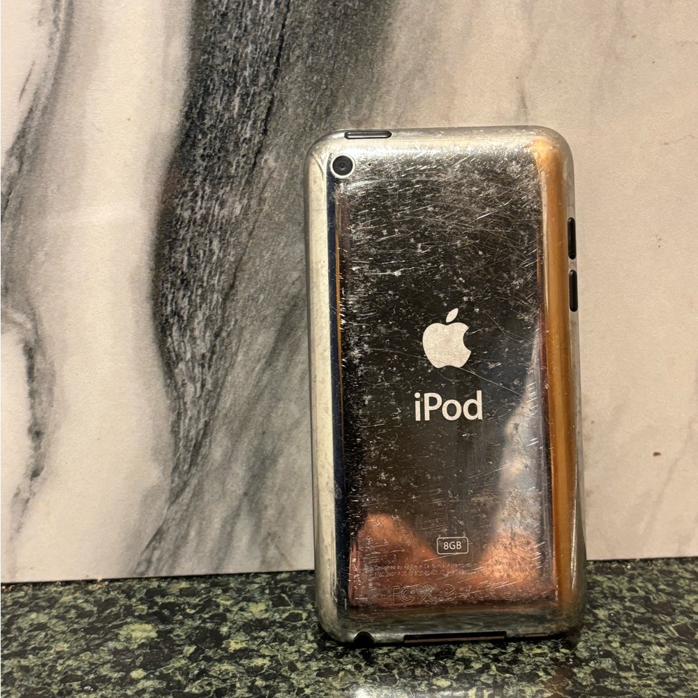 Apple iPod Classic - Silver Metallic Back